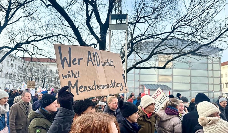 Sign Who votes for AFD, votes for contempt for humanity, Crowd at the demonstration against right-wing extremism on Ludwigsstraße in Munich, Protest against the AFD, Munich, Bavaria, Germany, Europe