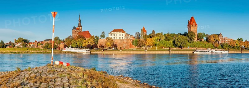 View over the river Elbe to Tangermünde, view of the old town with St Stephen's Church, town wall and castle, brick architecture, Tangermünde, Altmark, Saxony-Anhalt, Germany, Europe