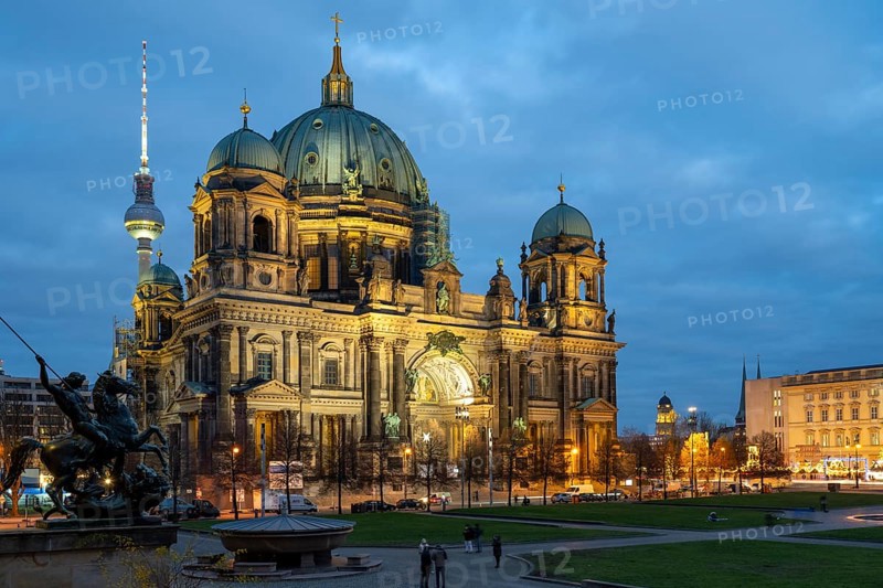 Berlin Cathedral, Lustgarten, behind the television tower, Blue Hour, Mitte, Berlin, Germany, Europe