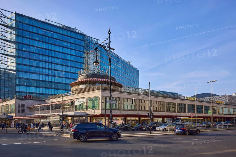Kranzler Eck shopping centre, historic lantern and office building at the intersection of Kurfürstendamm and Joachimsthaler Straße in Berlin, capital city, independent city, federal state of Berlin, Germany, Europe
