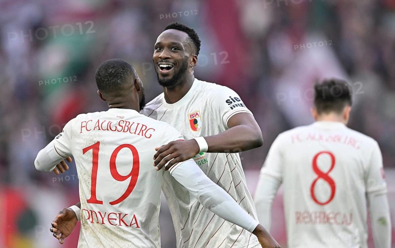 Goal celebration Chrislain Matsima FC Augsburg FCA (05) Frank Onyeka FC Augsburg FCA (19) Elvis Rexhbecaj FC Augsburg FCA (08) WWK Arena, Augsburg, Bavaria, Germany, Europe