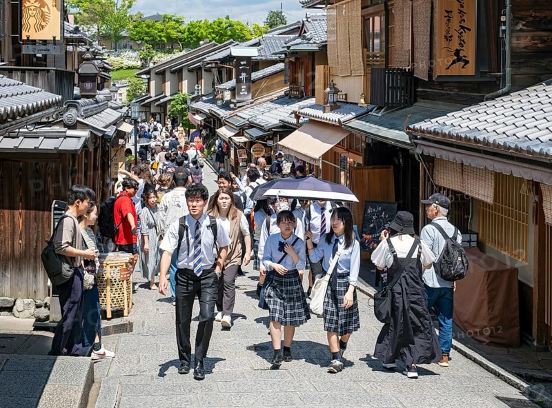Ancient Ninenzaka, or Ninen-zaka, stone-paved pedestrian street, Kyoto, Japan, Asia