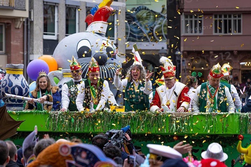 The Frankfurt carnival parade will pass through the Römerberg in Frankfurt am Main on 11 February 2024, Römerberg, Frankfurt am Main, Hesse, Germany, Europe