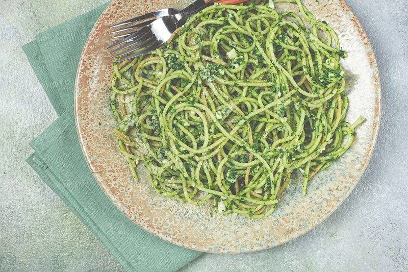Spaghetti with pesto sauce, homemade, no people
