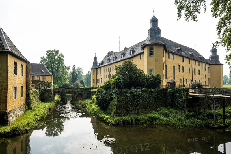 Moated castle, Schloss Dyck, Jüchen, Lower Rhine, North Rhine-Westphalia, Germany, Europe