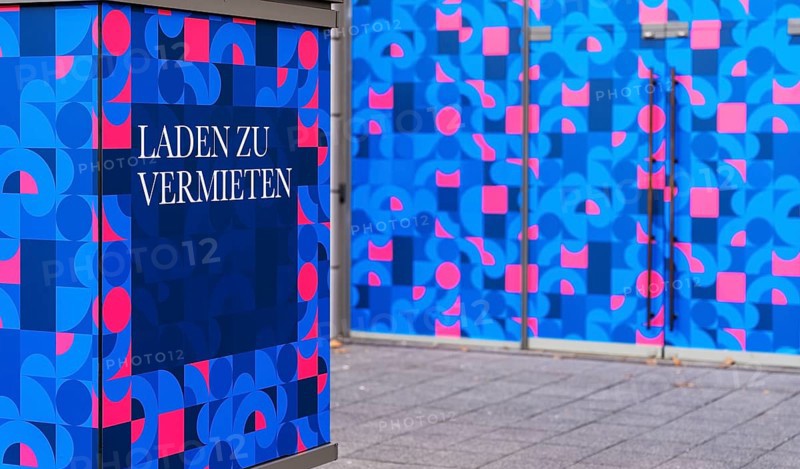Shop for rent, red blue graphic on a commercial property, Berlin, Germany, Europe