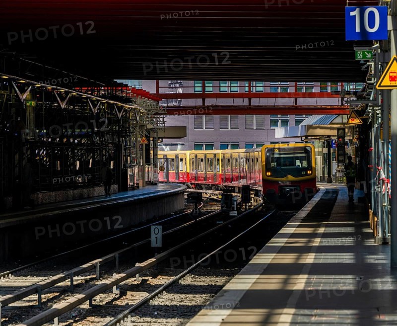 S-Bahn, platform and construction work at Berlin Ostbahnhof, Friedrichshain, Berlin, Germany, Europe