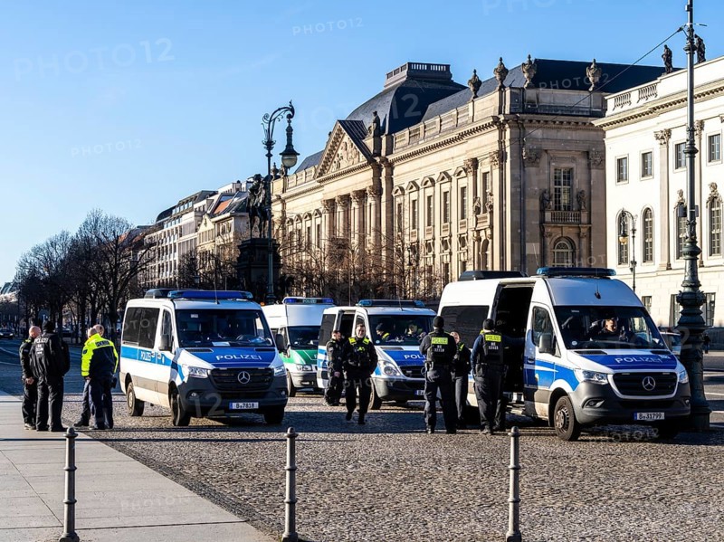 Berlin police force, Unter den Linden, Berlin, Germany, Europe