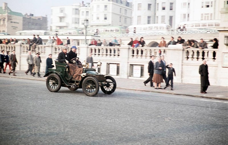 Presumably a 1904 Wolseley 6HP two-seater finishing the vintage car rally from London to Brighton, 6 November 1960, Brighton, Sussex, England, UK
