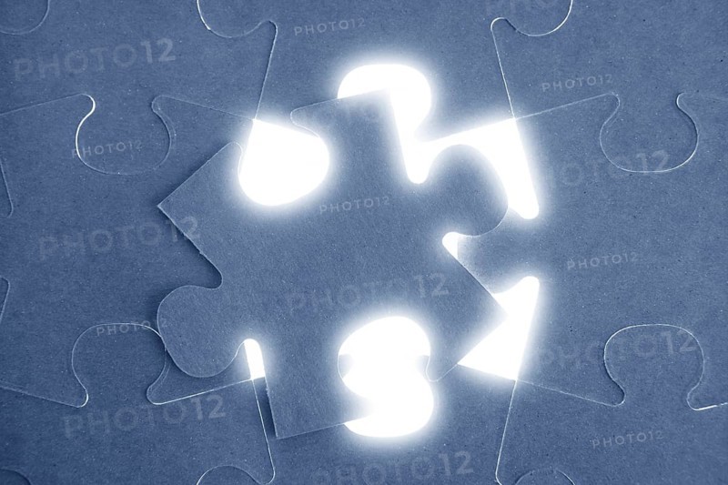 Blue puzzle, communication teamwork metaphor, conection challenge