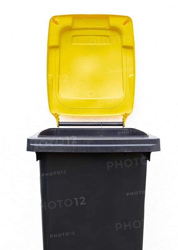 Waste bin for plastic