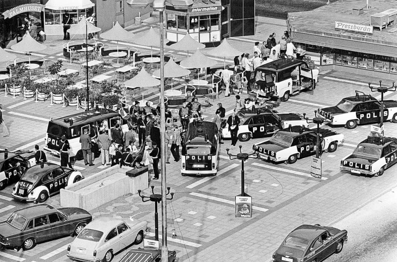 The Norrmalmstorg robbery 23-28 august 1973. Kreditbanken on Normmalmstorg in Stockholm. The first criminal event in Sweden to be covered by live television. Jan-Erik Olsson was the robber and was joined by former cellmate and friend Clark Olofsson in the bank. The robbers gave up after that the police used teargas, no one of the hostages was hurt. A bank robbery and hostage crisis best known as the origin of the term Stockholm syndrome that is a proposed condition in which hostages develop a physological bond with their captors. Picture shows the police gathered in the square during the robbery
