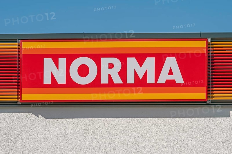 Logo and lettering, NORMA supermarket, Norma Lebensmittelfilialbetrieb Stiftung & Co. KG, Kempten, Allgäu, Swabia, Bavaria, Germany, Europe