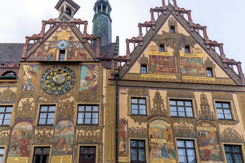 Painted façade and astronomical clock on Ulm Town Hall from the 15th century, Ulm, Swabian Alb, Baden-Württemberg, Germany, Europe