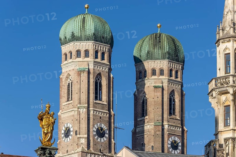 Towers of the Church of Our Lady and the golden statue of the Marian Column on Marienplatz, Munich, Upper Bavaria, Bavaria, Germany, Europe