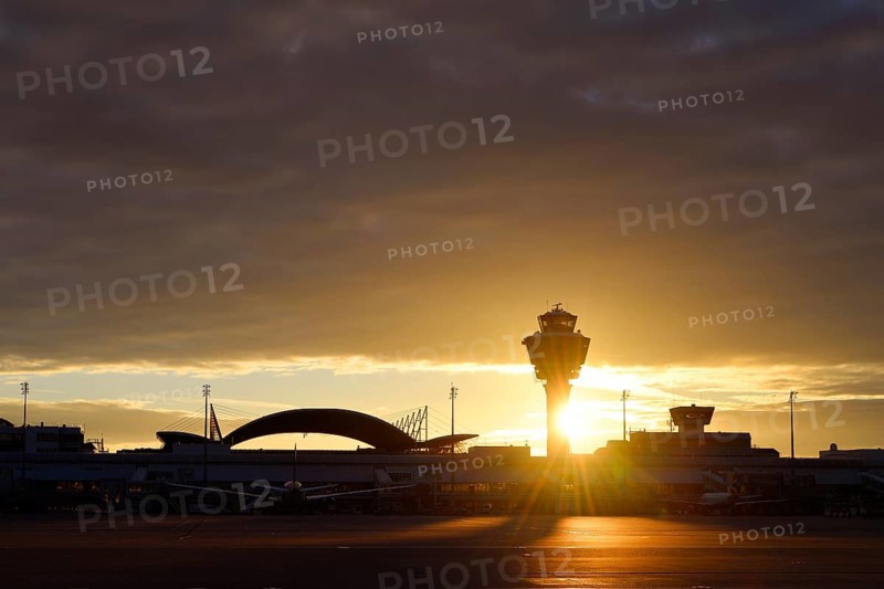 Control tower, MAC (Munich Airport Centre) Terminal 1, apron west and Vietnam Airlines Boeing B787 Dreamliner at sunrise, Munich Airport, Upper Bavaria, Bavaria, Germany, Europe