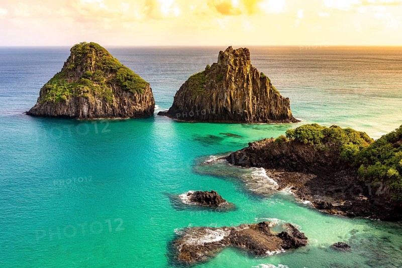 Fernando de Noronha, Brasil. Turquoise water around the Two Brothers rocks, UNESCO World Heritage Site, Brazil, South America