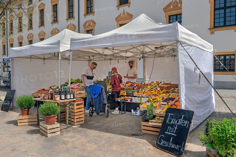 Sales stand for fruit and vegetables etc., Residenzplatz, Kempten, Allgäu, Swabia, Bavaria, Germany, Europe