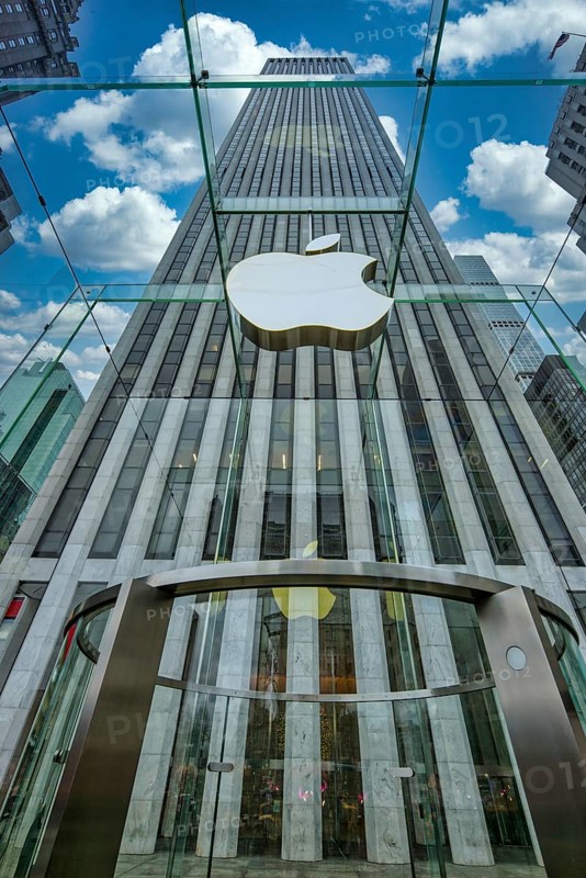 New York. Manhattan. Apple Store 5th Avenue