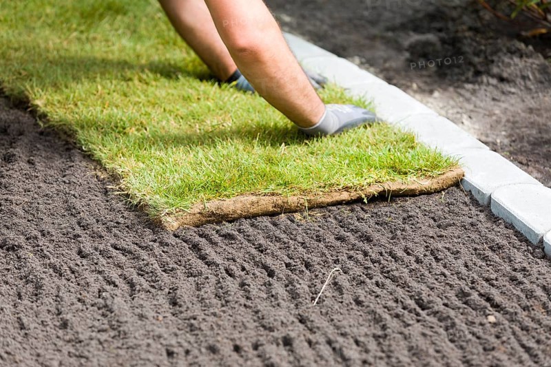 Laying turf