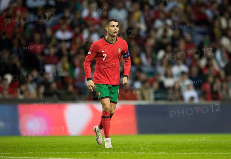 Football match, Cristiano RONALDO CR7 Portugal walking to the right with concentrated look, Estadio do Dragao, Porto, Portugal, Europe