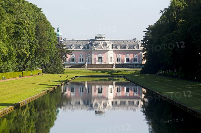 Castle park, view over the mirror pond to the castle