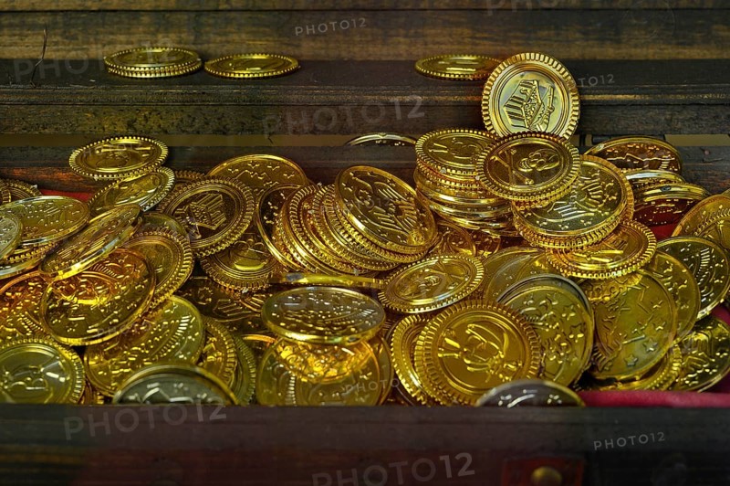 Shop window with decoration, treasure chest with gold coins, Germany, Europe