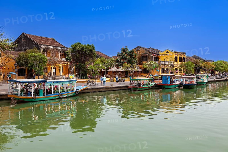 View over the Thu Bon River to the historic old town, Hoi An, Vietnam, VietNam, Asia