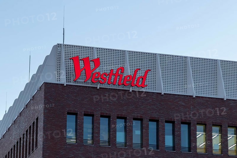 Logo, lettering on the construction site of the Westfield Hamburg-Überseequartier shopping centre, which was severely delayed in its opening date due to construction defects, in the evening light, Hafencity, Hamburg, Germany, Europe