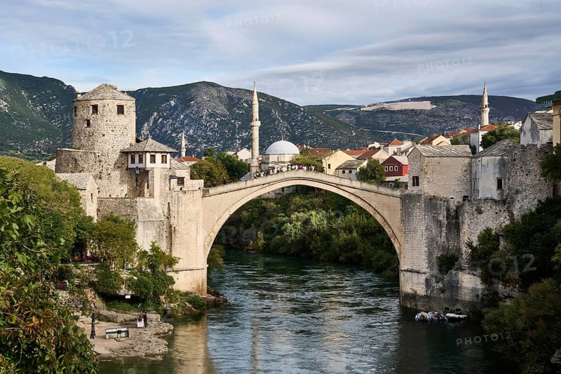 Stari Most, bridge over the river Neretva, old town centre of Mostar, Bosnia-Herzegovina