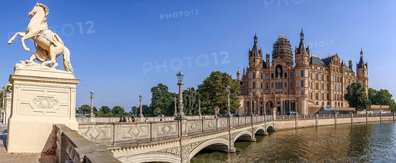 Panoramic photo Schwerin Castle with castle bridge and Schwerin Lake, Schwerin, Mecklenburg-Western Pomerania, Germany, Europe