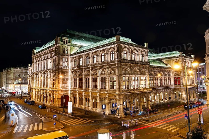 Vienna State Opera, night shot, Vienna, Austria, Europe