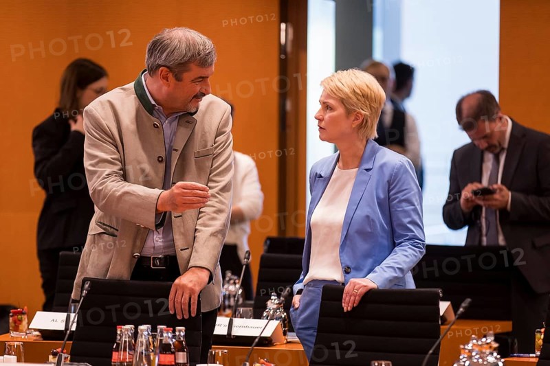 Markus Söder (CSU Chairman and Minister President of Bavaria) and Manuela Schwesig (SPD, Minister President of Mecklenburg-Western Pomerania) in front of the meeting between Federal Chancellor Friedrich Merz and the heads of government of the federal states in the International Conference Hall of the Federal Chancellery, Berlin, 18 June 2025