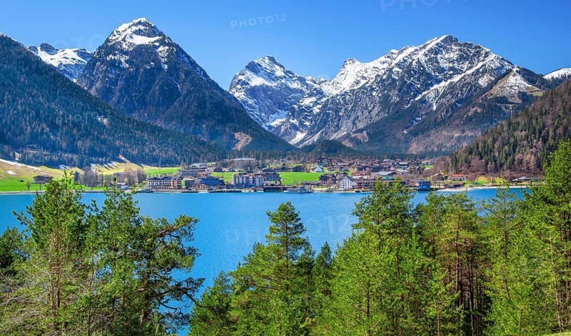 View across the lake to Pertisau and the Karwendel mountains, municipality of Eben, Achensee, Tyrolean Alps, Tyrol, Austria, Europe