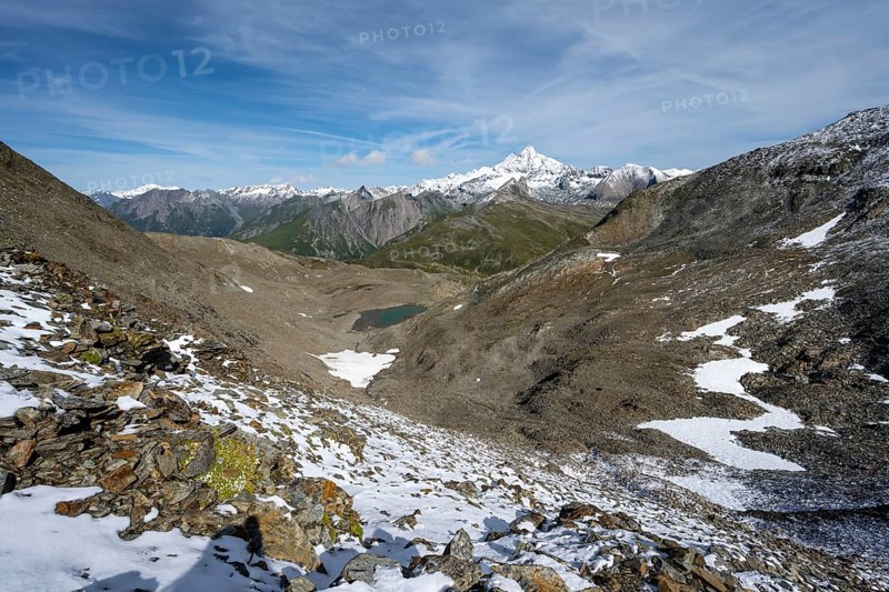 View at the Kesselkeessattel, mountain landscape with Kesselkeessee, snow-covered summit of the Großglockner in the background, Wiener Höhenweg, Schober group, Hohe Tauern National Park, Carinthia, Austria, Europe