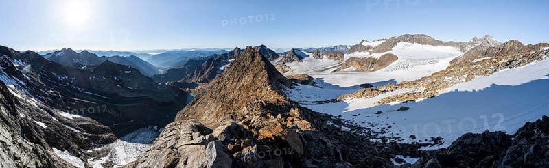 Panorama, rocky ridge, ascent to the Wilder Freiger, summit of the Becher with Becherhaus at the back, picturesque high mountain landscape, view of the Übeltalferner glacier and rocky mountain peaks, Stubai Alps, South Tyrol, Italy, Europe