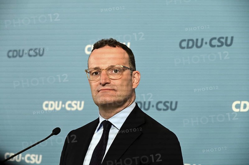 The Chairman of the CDU/CSU parliamentary group, Jens Spahn (CDU), and his deputy Alexander Hoffmann (CSU) at the weekly press statement in front of the parliamentary group meeting room in the Reichstag. This time it was about the expert opinion on the purchase of masks, among other things