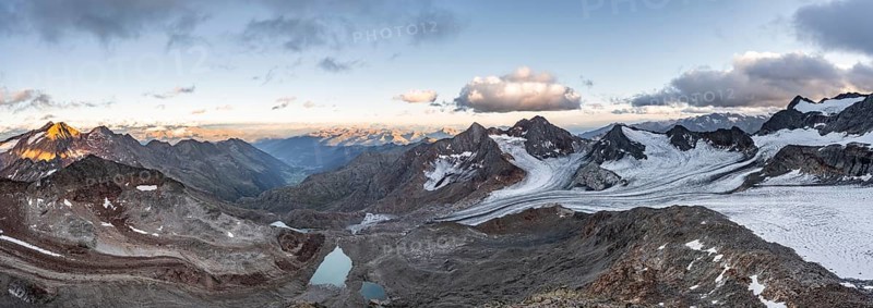 Mountain panorama over the Ridnaun valley, sunset at the summit of the Becher, picturesque high mountain landscape, view of the mountain peaks Königshofspitz and Schwarzwandspitz with glacier of the Übeltalferner, Stubai Alps, South Tyrol, Italy, Europe