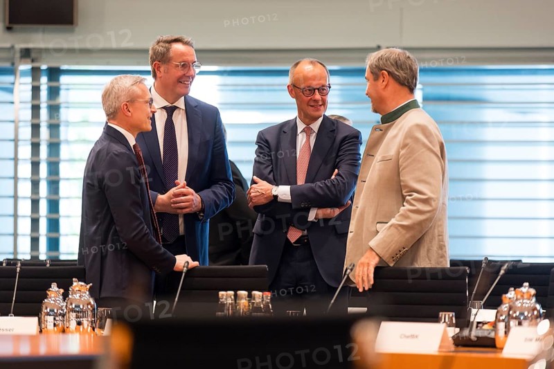 Karsten Wildberger (CDU, Federal Minister for Digitalisation and State Modernisation), Alexander Schweitzer (SPD, Minister President of Rhineland-Palatinate), Federal Chancellor Friedrich Merz (l, CDU) and Markus Söder (CSU Chairman and Minister President of Bavaria) in front of the meeting between Federal Chancellor Friedrich Merz and the heads of government of the federal states in the International Conference Hall of the Federal Chancellery, Berlin, 18.06.2025