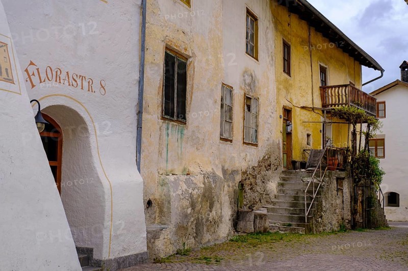 Laubengasse, Glurns, Vinschgau, South Tyrol, Italy, Europe