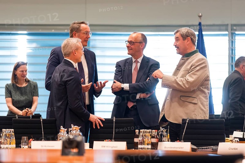Karsten Wildberger (CDU, Federal Minister for Digitalisation and State Modernisation), Alexander Schweitzer (SPD, Minister President of Rhineland-Palatinate), Federal Chancellor Friedrich Merz (l, CDU) and Markus Söder (CSU Chairman and Minister President of Bavaria) in front of the meeting between Federal Chancellor Friedrich Merz and the heads of government of the federal states in the International Conference Hall of the Federal Chancellery, Berlin, 18.06.2025