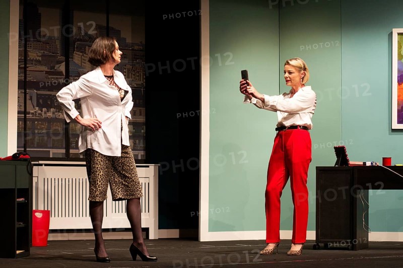 Julia Grimpe - Claudia, Katrin Schwingel - Dorothee, murder colleagues, photo rehearsal on 16/06/2025 at the Berliner Kriminal Theater, Berlin, premiere: 06/07/2025 at The Lakeside, Strausberg