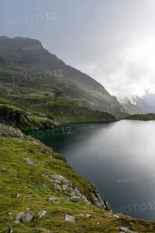 Mountain landscape with mountain lake Wangenitzsee, Wiener Höhenweg, Schober group, Hohe Tauern National Park, Carinthia, Austria, Europe