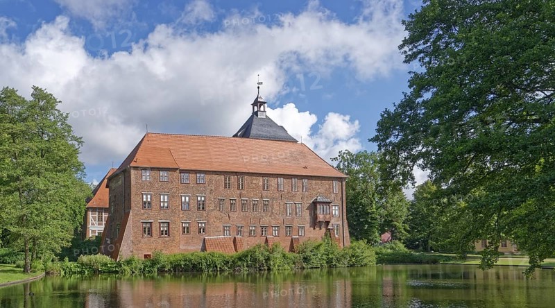 The castle in Winsen in northern Lower Saxony is over 700 years old. The building now houses the Winsen district court. Lower Saxony, Germany, Europe