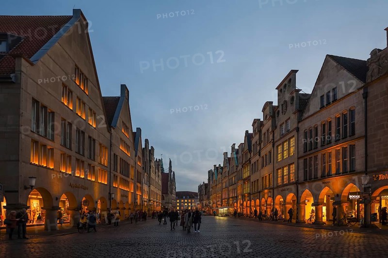 Stroll through Münster's parlour... Münster (Prinzipalmarkt), Gabled houses at the blue hour, Christmas atmosphere, Münsterland, North Rhine-Westphalia, Germany, Europe