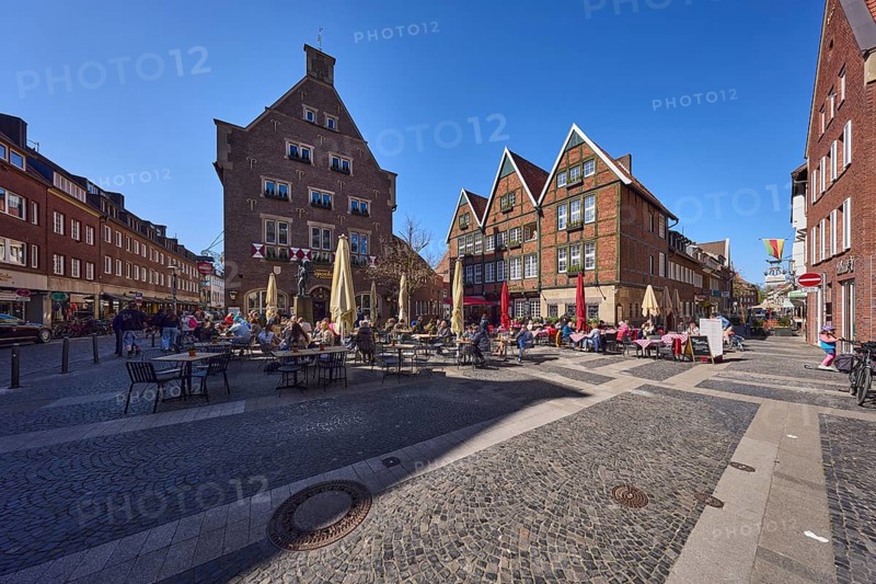 Gasthaus Großer Kiepenkerl, outdoor area of a restaurant, brick building, pedestrian zone, blue cloudless sky, Spiekerhof, Bergstraße, Münster, Münsterland, independent city, North Rhine-Westphalia, Germany, Europe