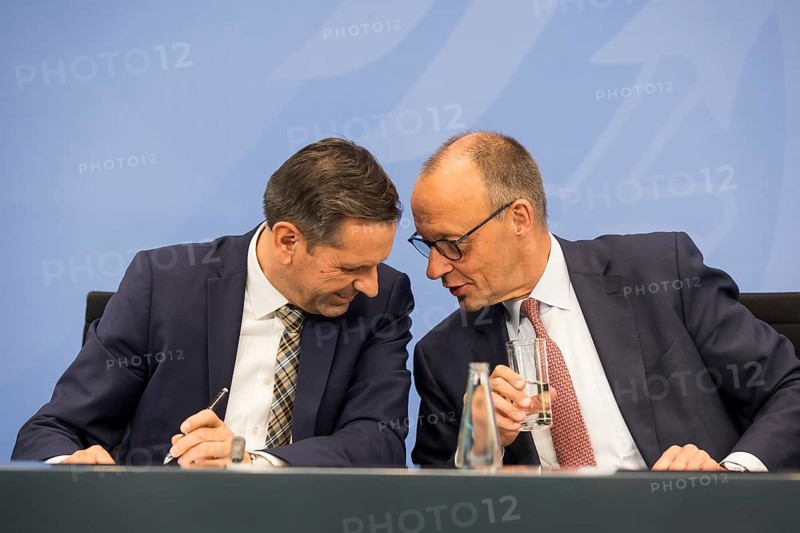 Olaf Lies (SPD, Minister President of Lower Saxony) and Federal Chancellor Merz (CDU, Federal Chancellor) during a press conference after the consultation between Federal Chancellor Friedrich Merz and the heads of government of the federal states in the Federal Chancellery, Berlin, 18 June 2025
