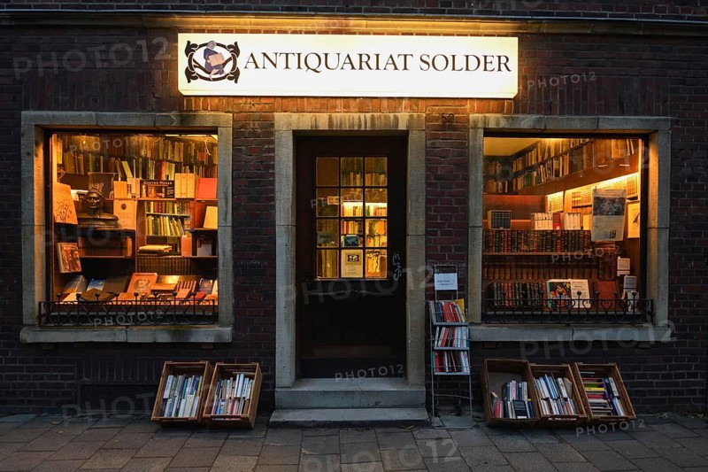 Antiquarian bookshop, Solder bookshop, Wilsberg, famous film location of the Wilsberg crime thriller in the city of Münster, atmospheric evening light, Westphalia, North Rhine-Westphalia, Germany, Western Europe, Europe