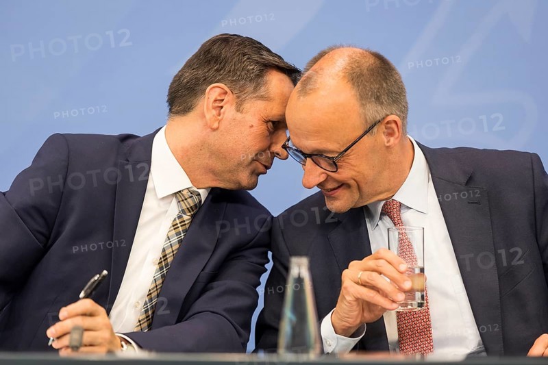 Olaf Lies (SPD, Minister President of Lower Saxony) and Federal Chancellor Merz (CDU, Federal Chancellor) during a press conference after the consultation between Federal Chancellor Friedrich Merz and the heads of government of the federal states in the Federal Chancellery, Berlin, 18 June 2025