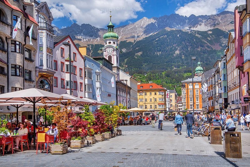 Street café on the pedestrian zone Maria-Theresien-Strasse in front of the Nordkette of the Karwendel Mountains, Innsbruck, Inntal, Tyrolean Alps, Tyrol, Austria, Europe